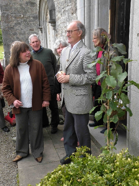 Dunsany Castle 15-7-2012 TP with Maria Alice Lady Dunsany (photo Jim White)